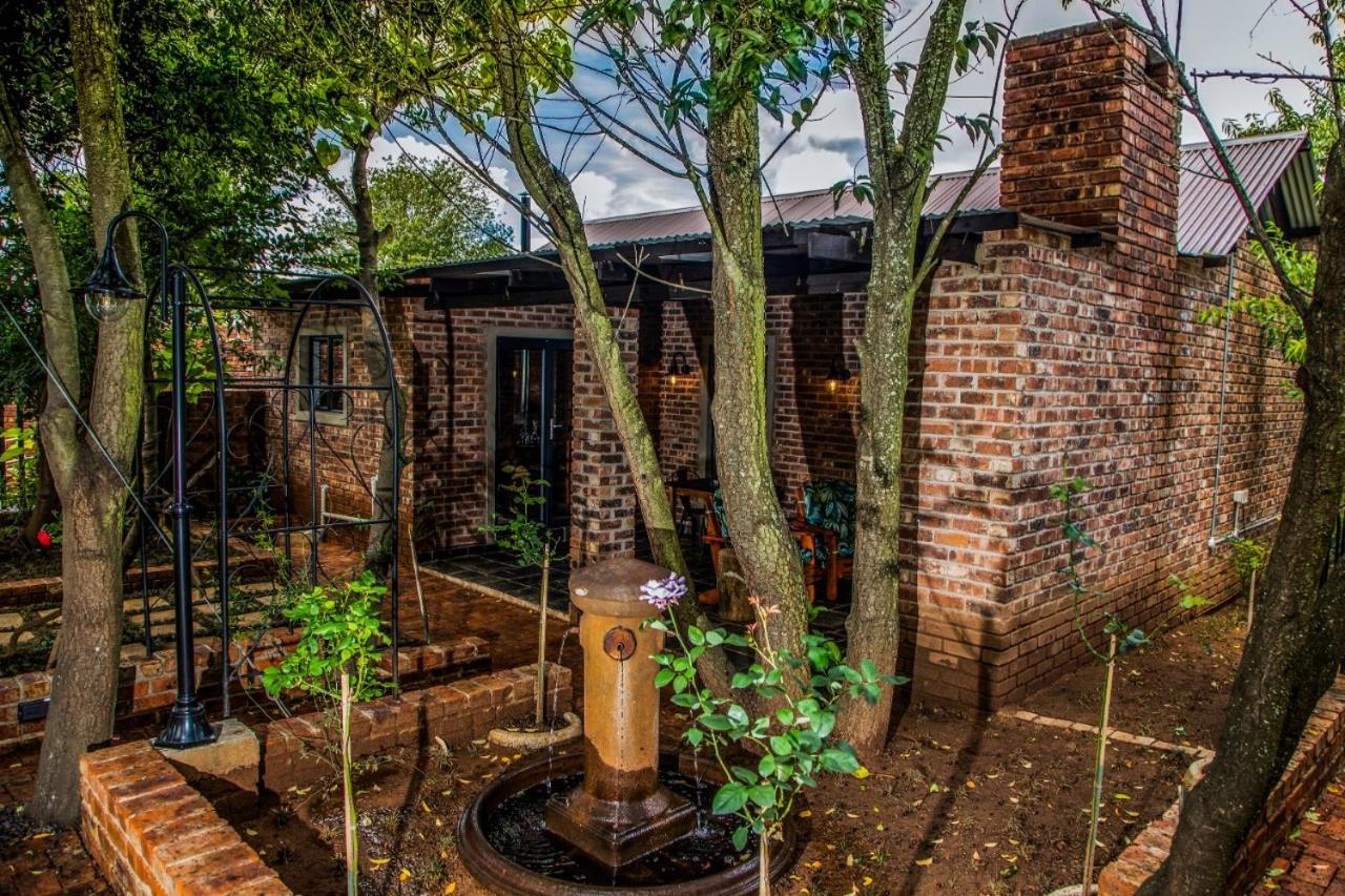 Tarry-Stone Cottages Dullstroom Extérieur photo