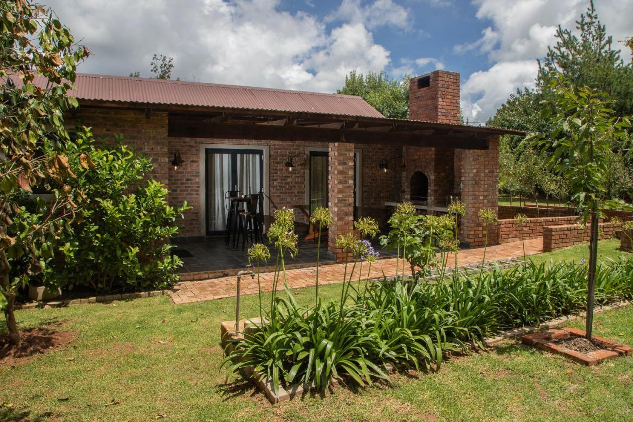 Tarry-Stone Cottages Dullstroom Extérieur photo